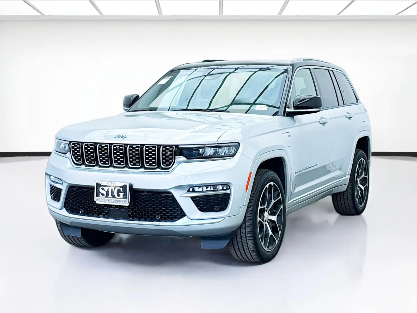 Silver 2022 Jeep Grand Cherokee 4xe Summit Reserve 4xe for sale in Bellflower, CA