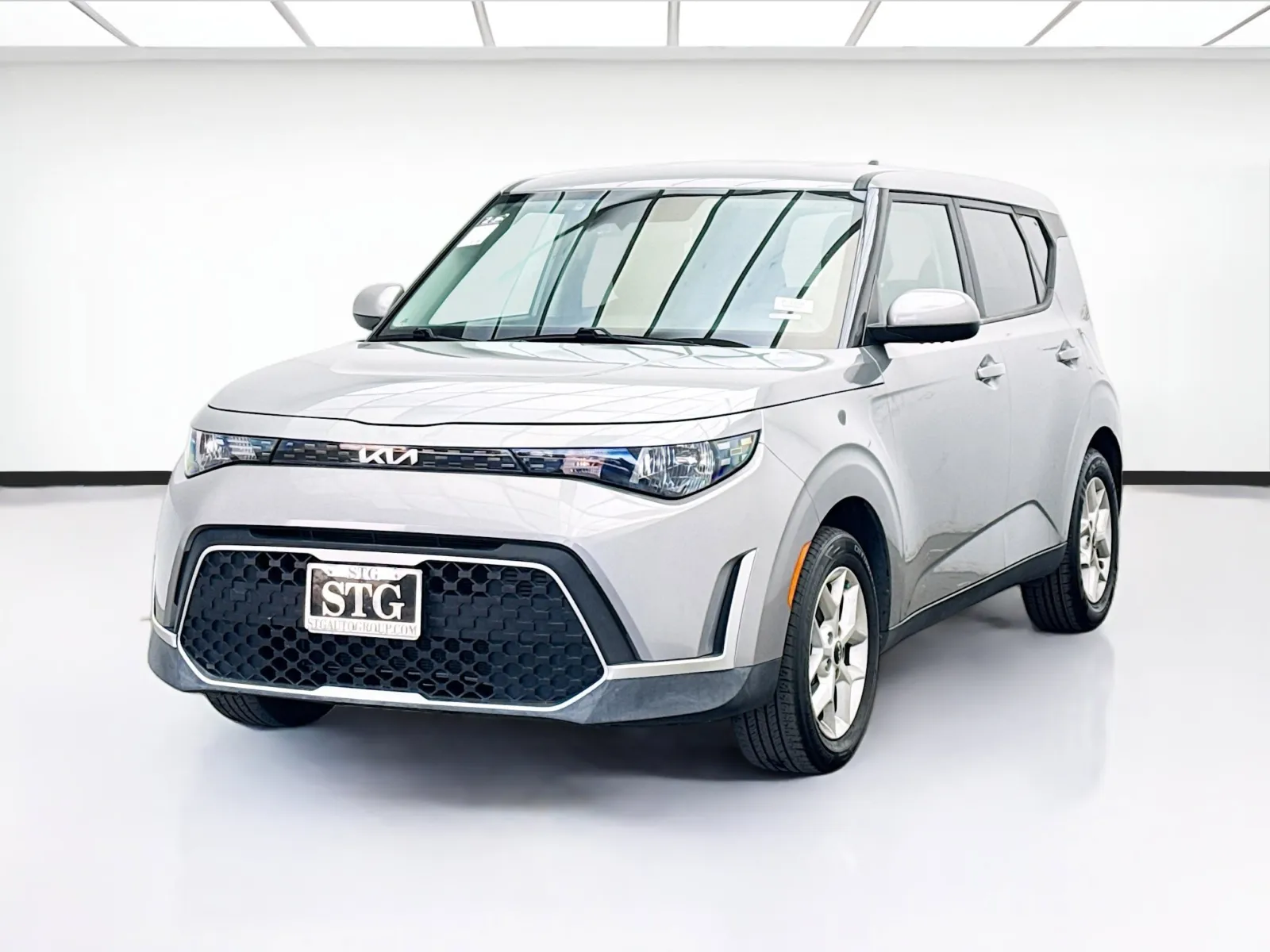 Gray 2023 Kia Soul LX for sale in Bellflower, CA