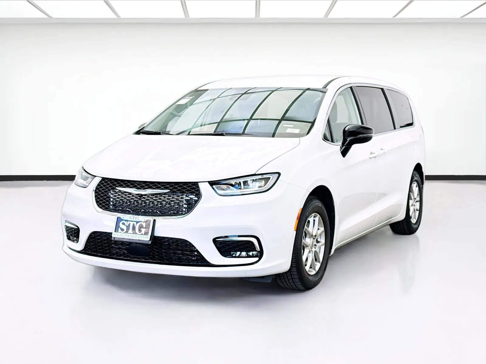 White 2024 Chrysler Pacifica Touring L for sale in Bellflower, CA