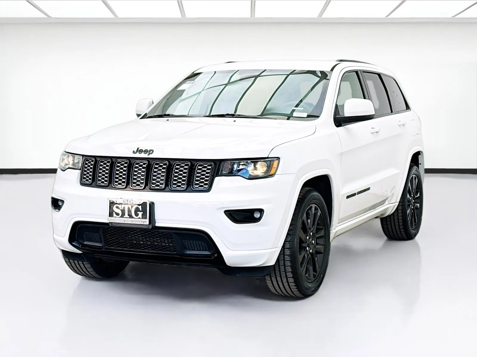 White 2017 Jeep Grand Cherokee Altitude for sale in Bellflower, CA