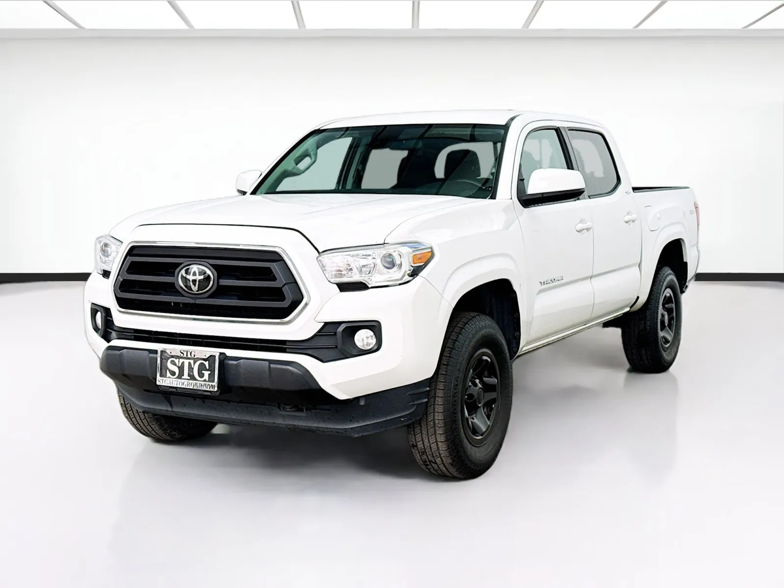 White 2022 Toyota Tacoma SR5 for sale in Bellflower, CA