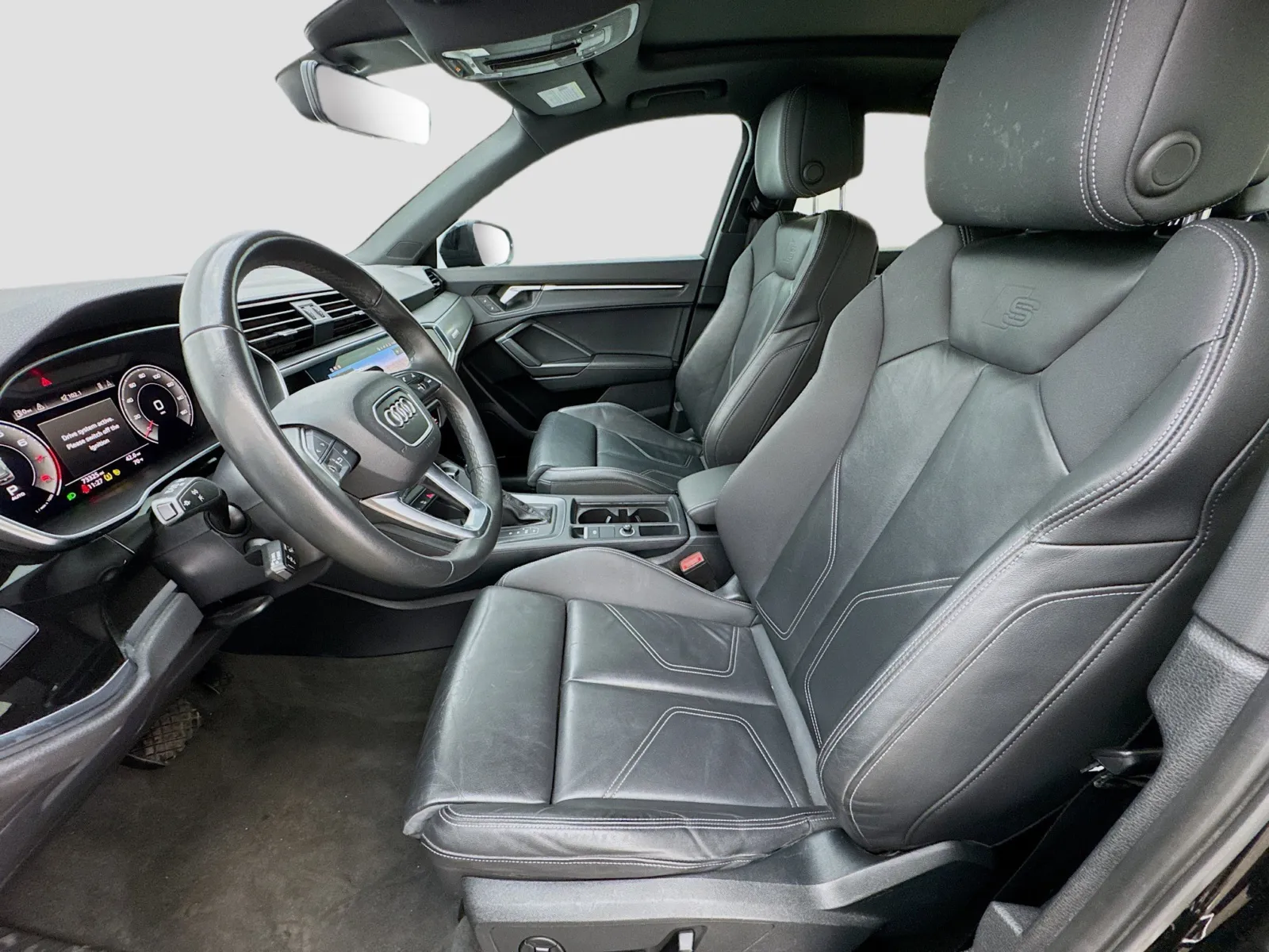 Audi Q3 photo 12