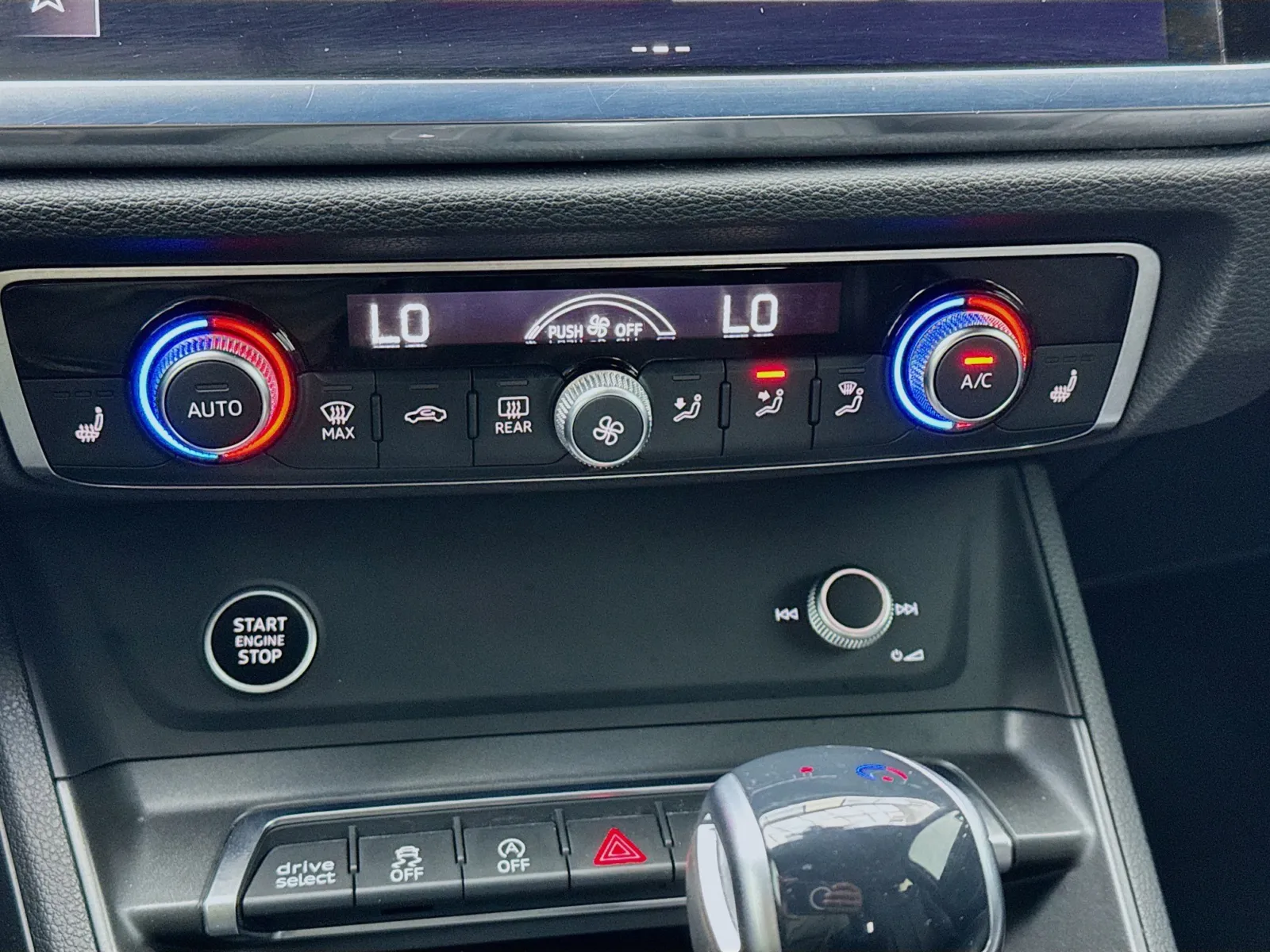 Audi Q3 photo 11