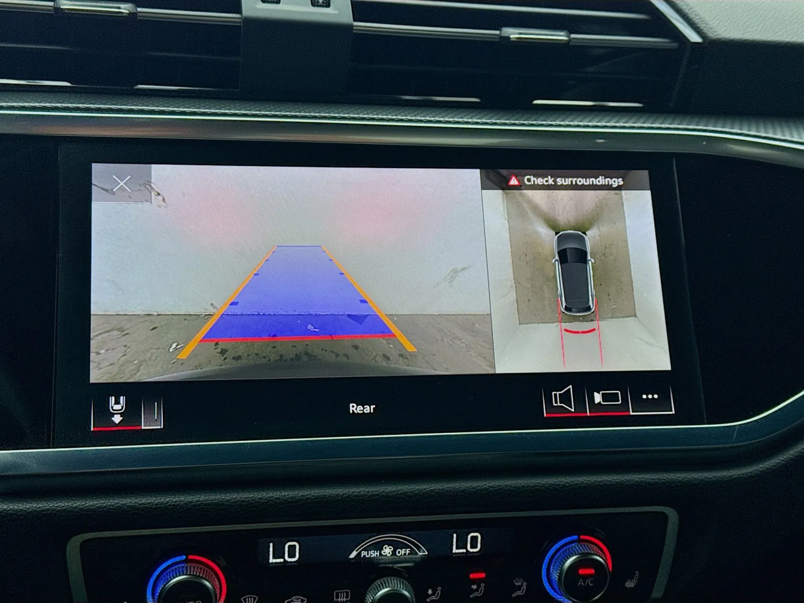 Audi Q3 photo 10