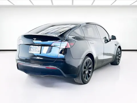 More photos of 2022 Tesla Model Y Long Range at STG Bellflower, CA