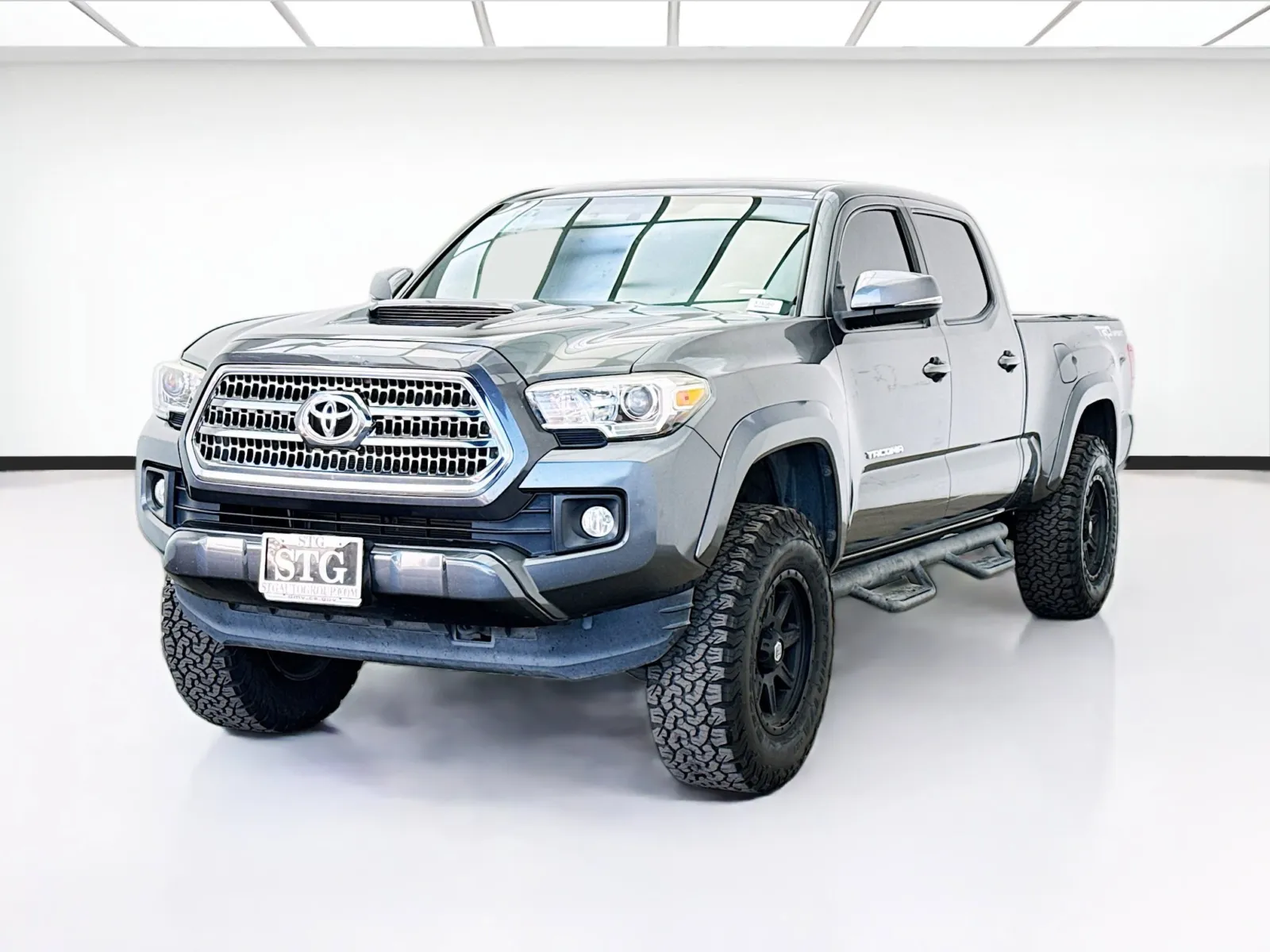 Gray 2016 Toyota Tacoma TRD Sport for sale in Bellflower, CA