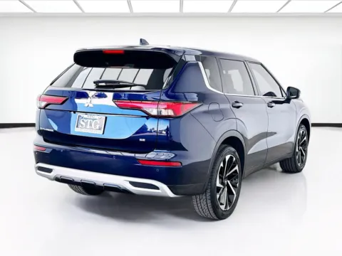 More photos of 2024 Mitsubishi Outlander SE at STG Bellflower, CA