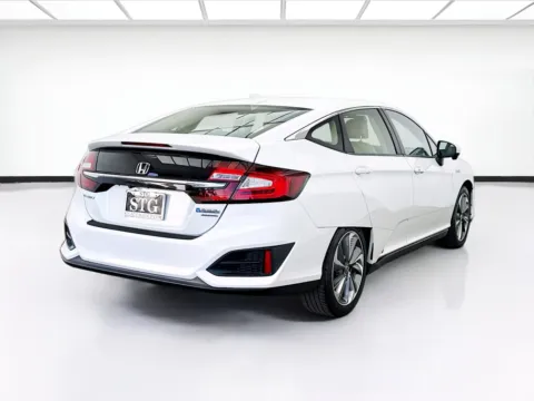 More photos of 2018 Honda Clarity Plug-In Hybrid Touring at STG Bellflower, CA