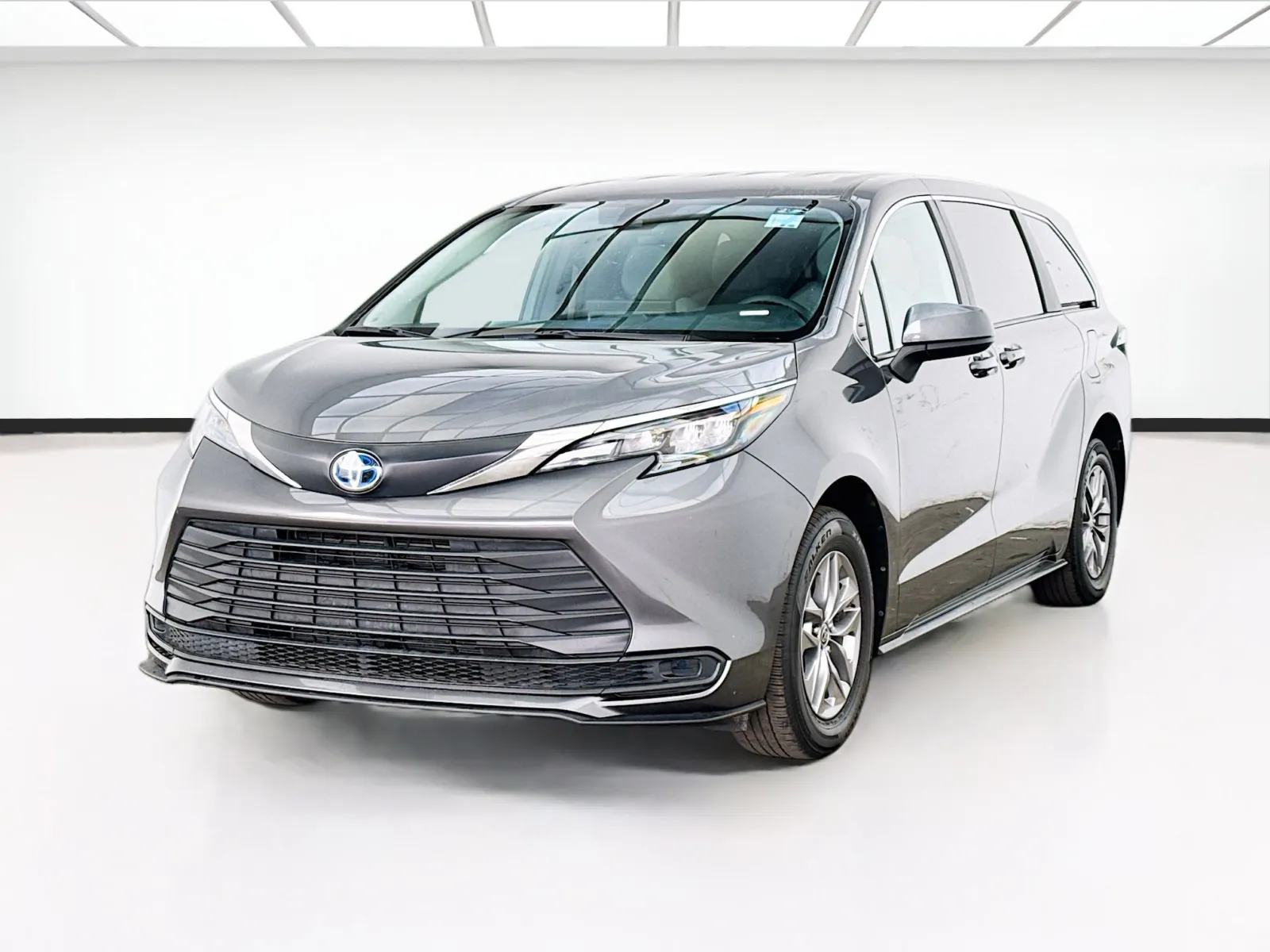 Gray 2025 Toyota Sienna LE 8 Passenger for sale in Bellflower, CA