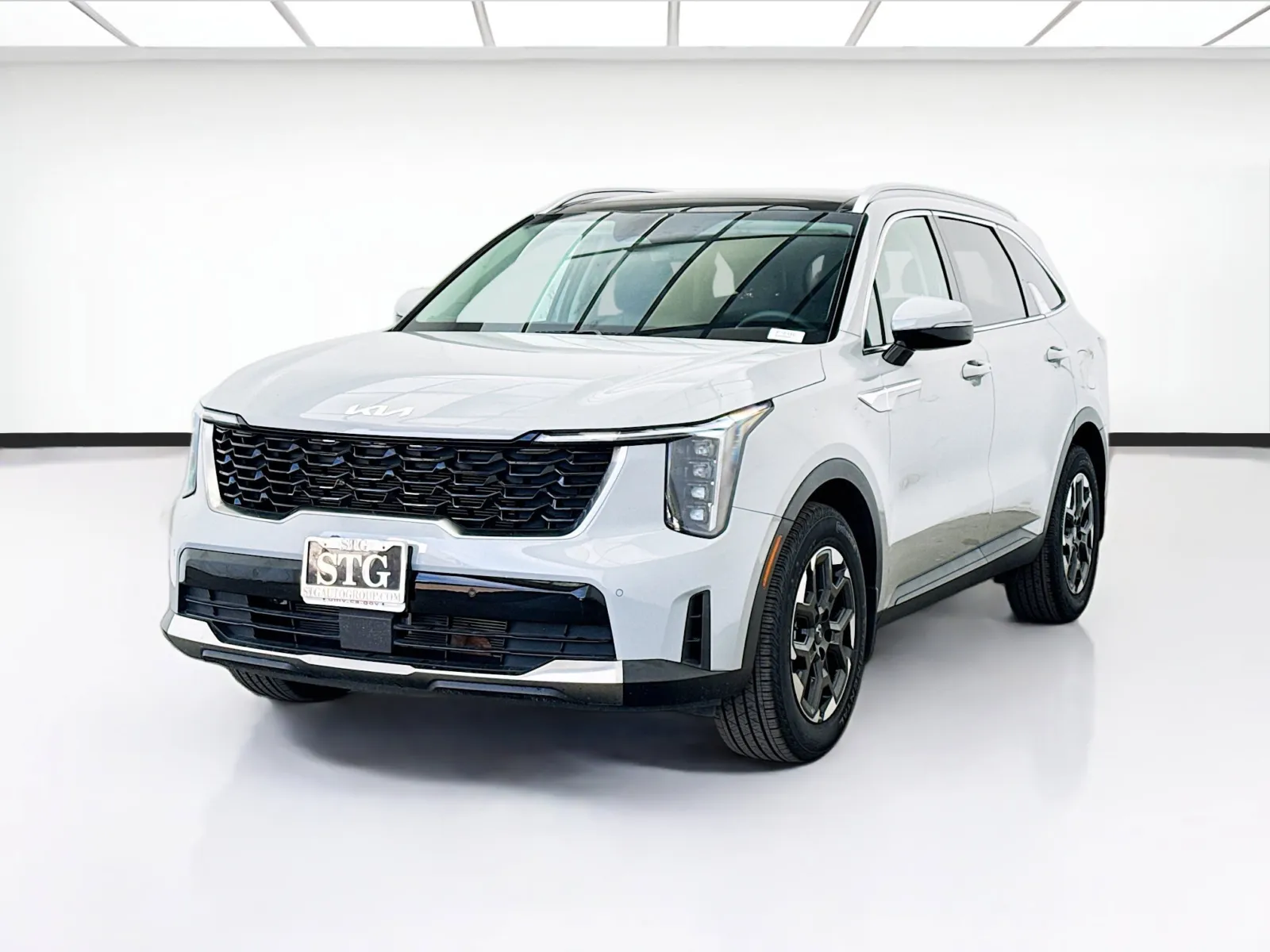 Gray 2025 Kia Sorento S for sale in Bellflower, CA