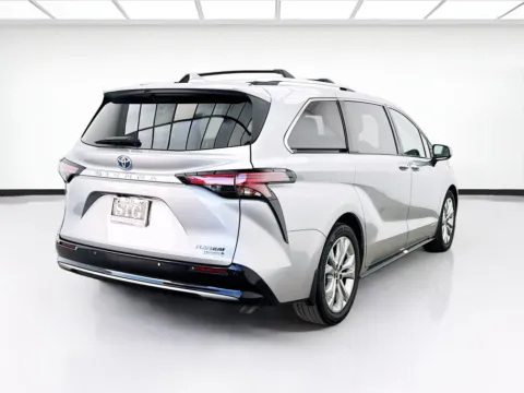 More photos of 2021 Toyota Sienna 7 Passenger at STG Bellflower, CA