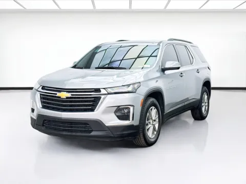 Gray 2023 Chevrolet Traverse LT 1LT for sale in Bellflower, CA