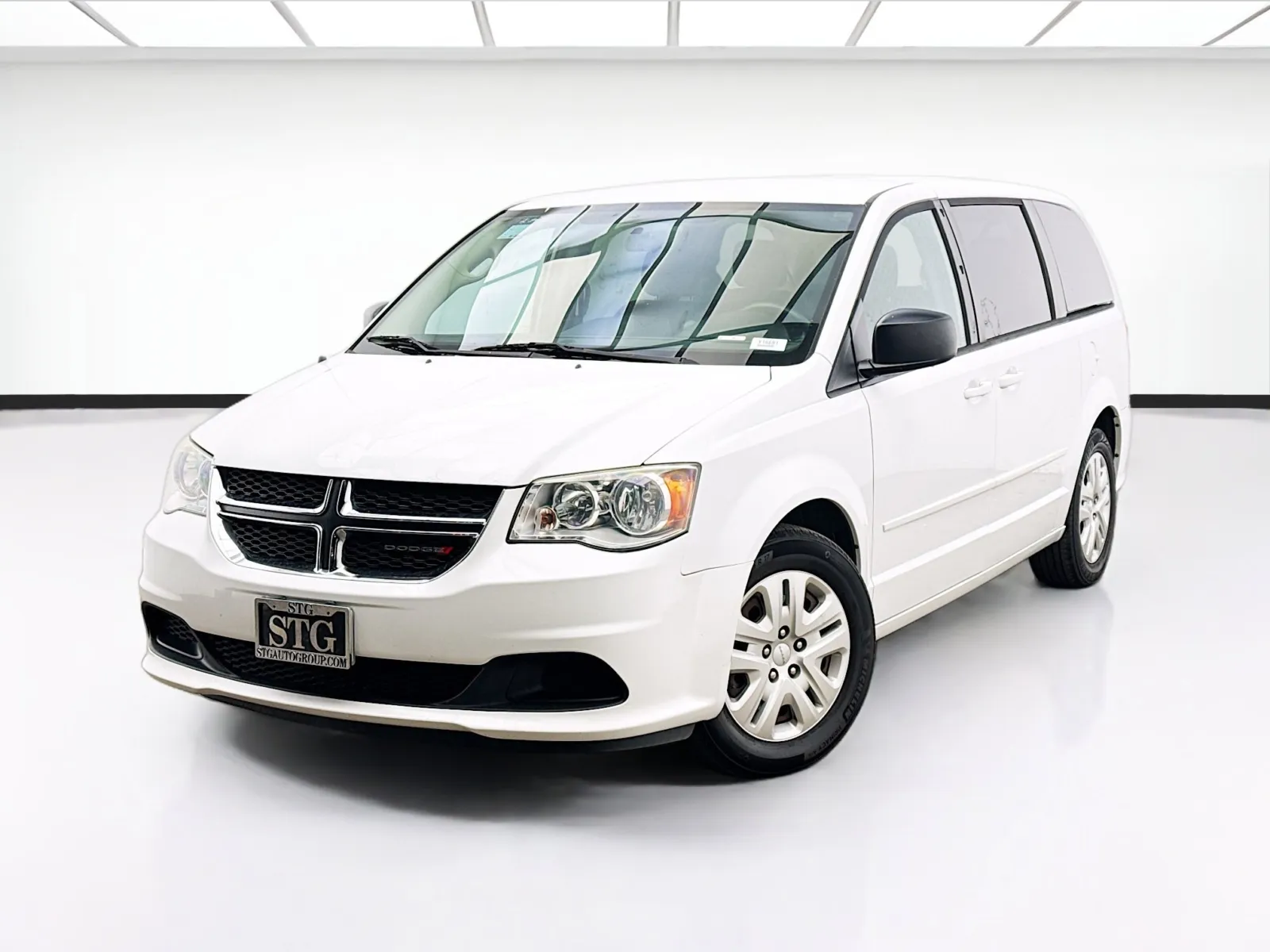 White 2016 Dodge Grand Caravan SE for sale in Bellflower, CA