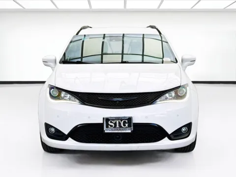 Photos of 2018 Chrysler Pacifica Limited for sale in Bellflower, CA at STG Bellflower