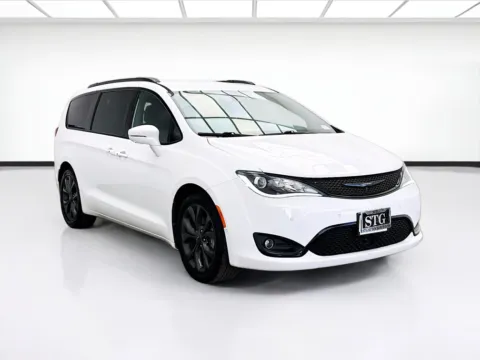 Another view of 2018 Chrysler Pacifica Limited for sale in Bellflower, CA at STG Bellflower
