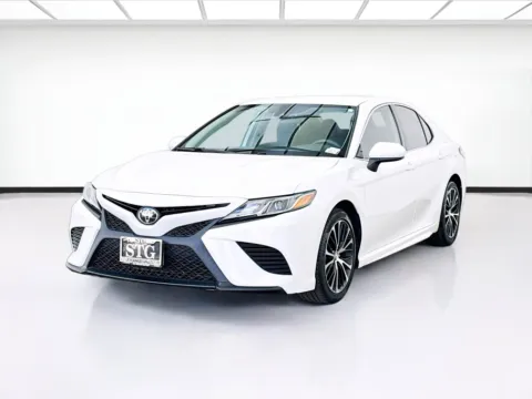White 2019 Toyota Camry SE for sale in Bellflower, CA
