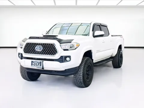 White 2018 Toyota Tacoma TRD Sport V6 for sale in Bellflower, CA