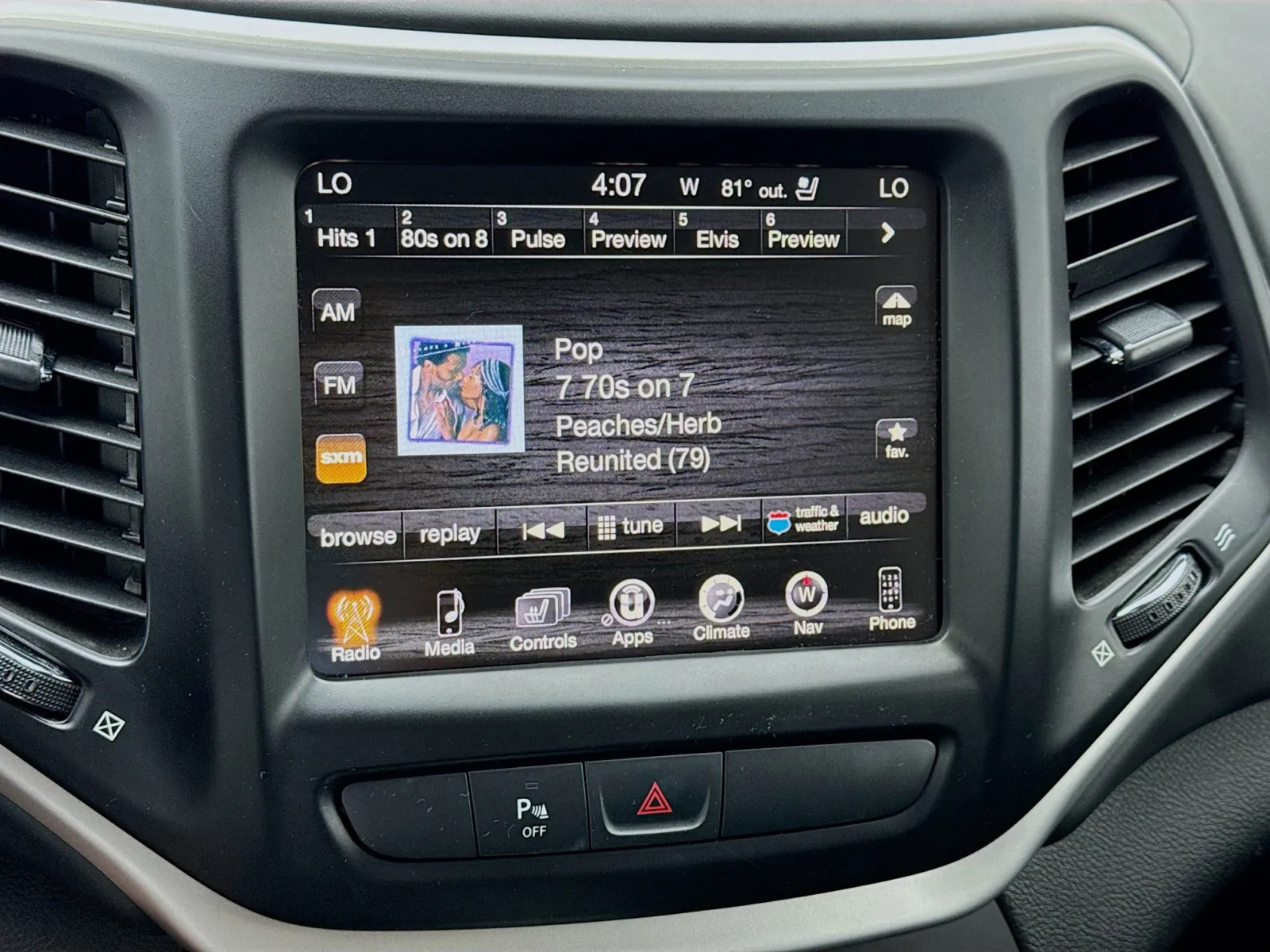 Jeep Cherokee photo 11