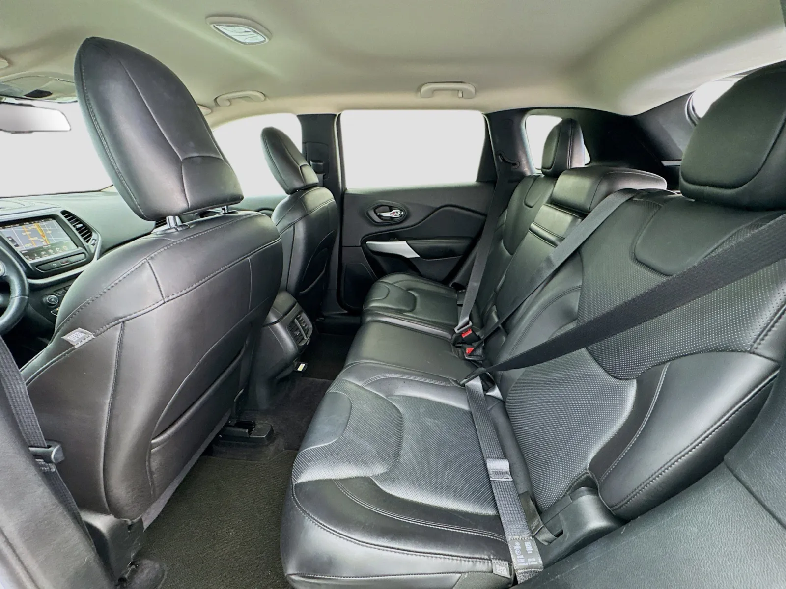 Jeep Cherokee photo 15