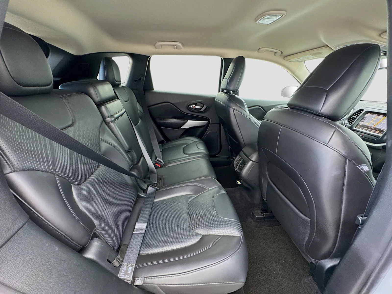 Jeep Cherokee photo 19