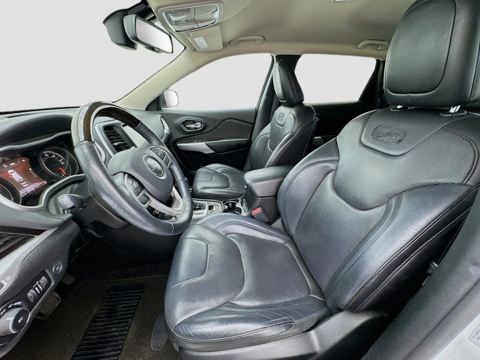 Jeep Cherokee photo 13