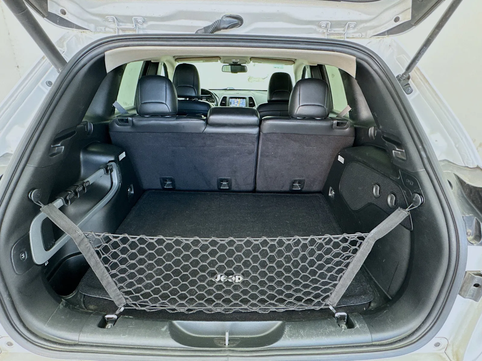 Jeep Cherokee photo 18