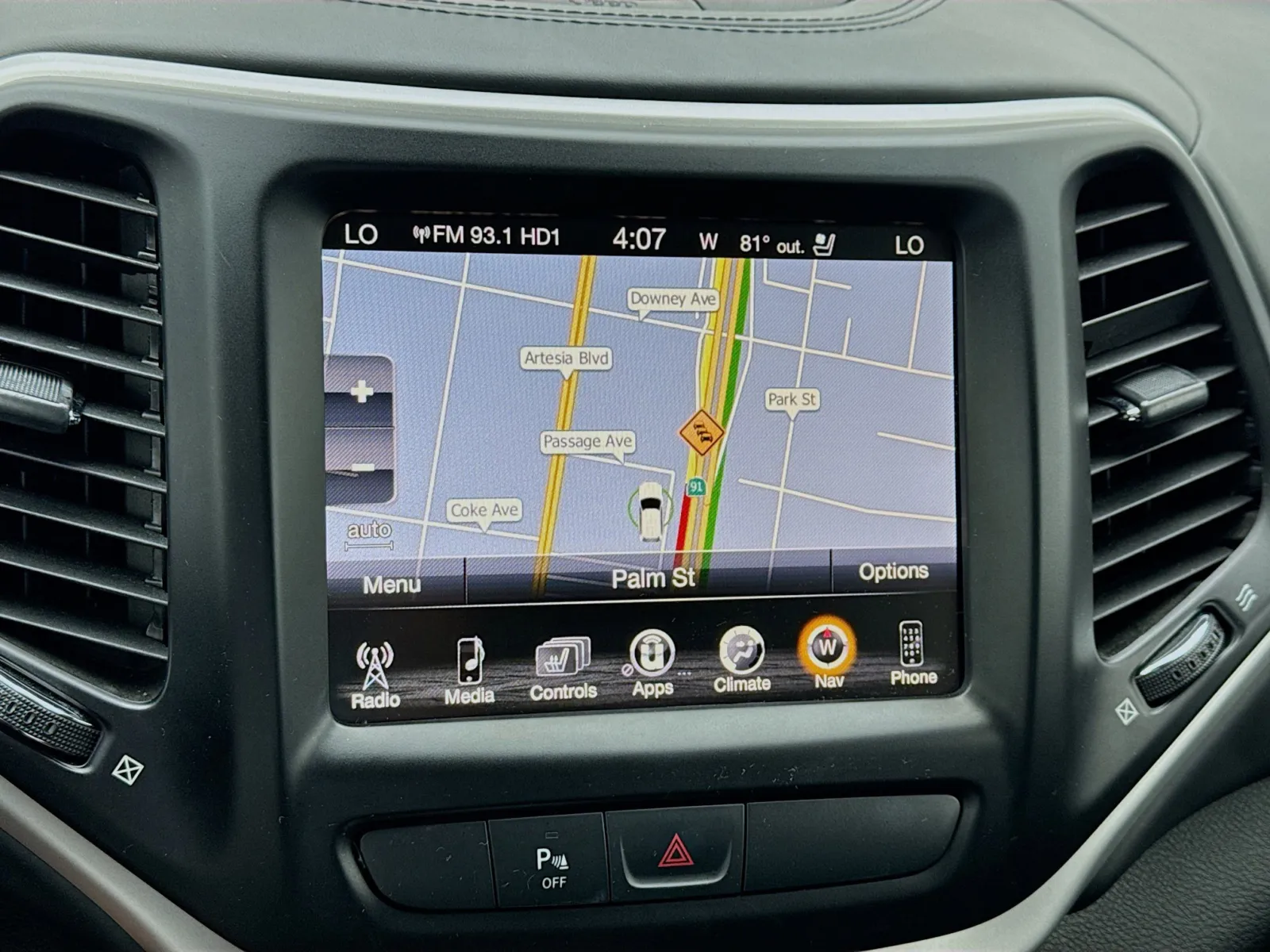 Jeep Cherokee photo 9