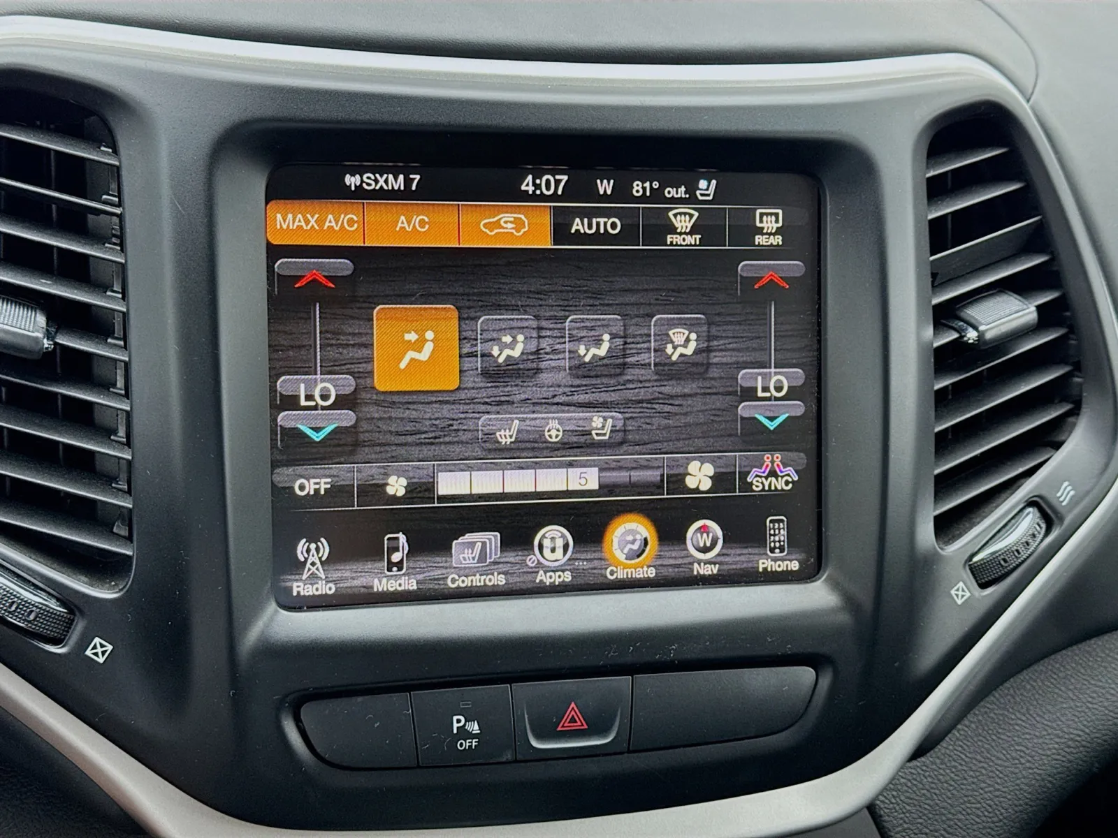 Jeep Cherokee photo 12