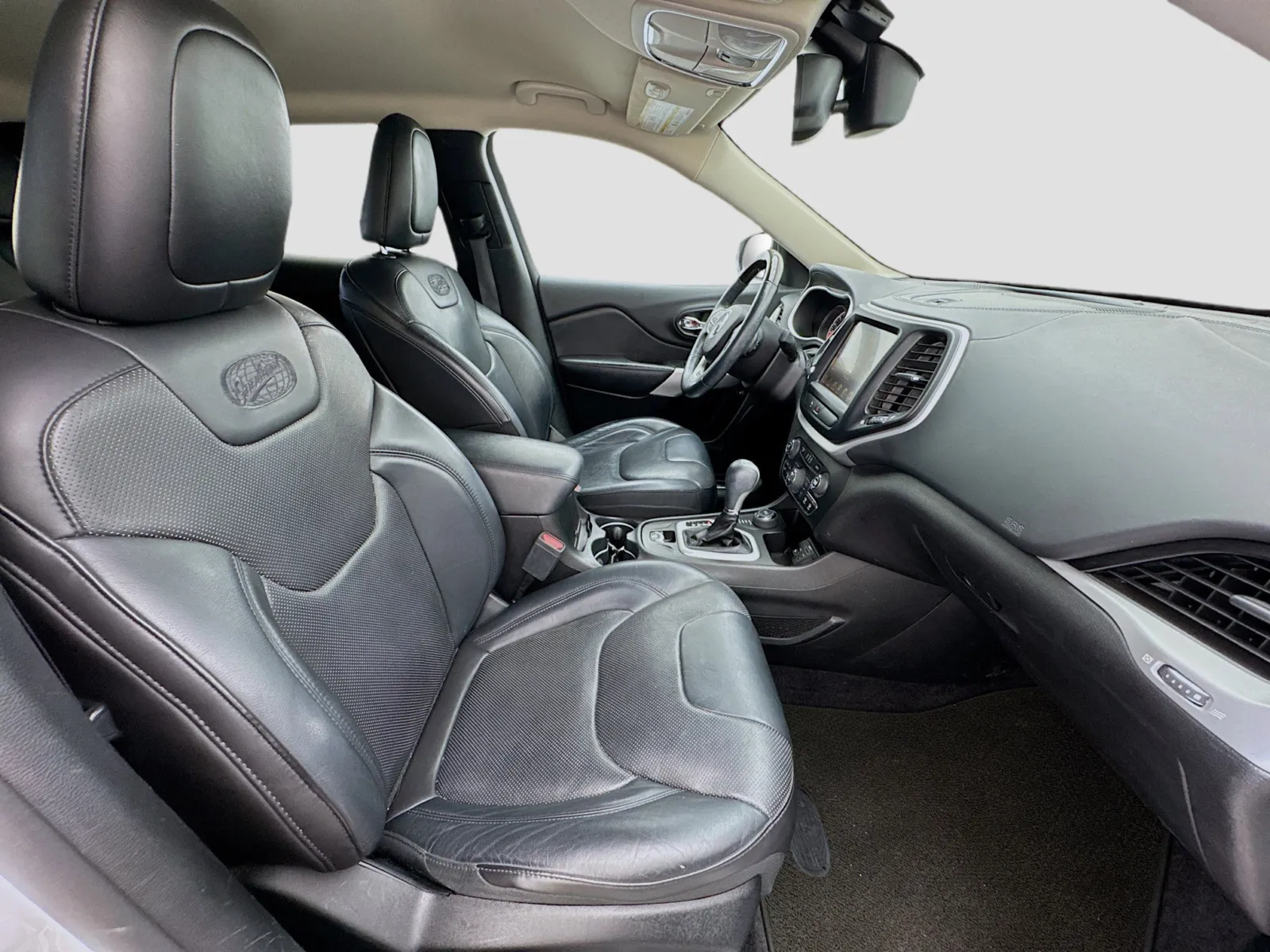 Jeep Cherokee photo 20