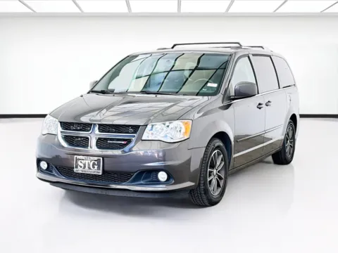 Gray 2017 Dodge Grand Caravan SXT for sale in Bellflower, CA