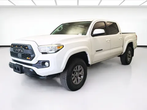 White 2018 Toyota Tacoma SR5 V6 for sale in Bellflower, CA