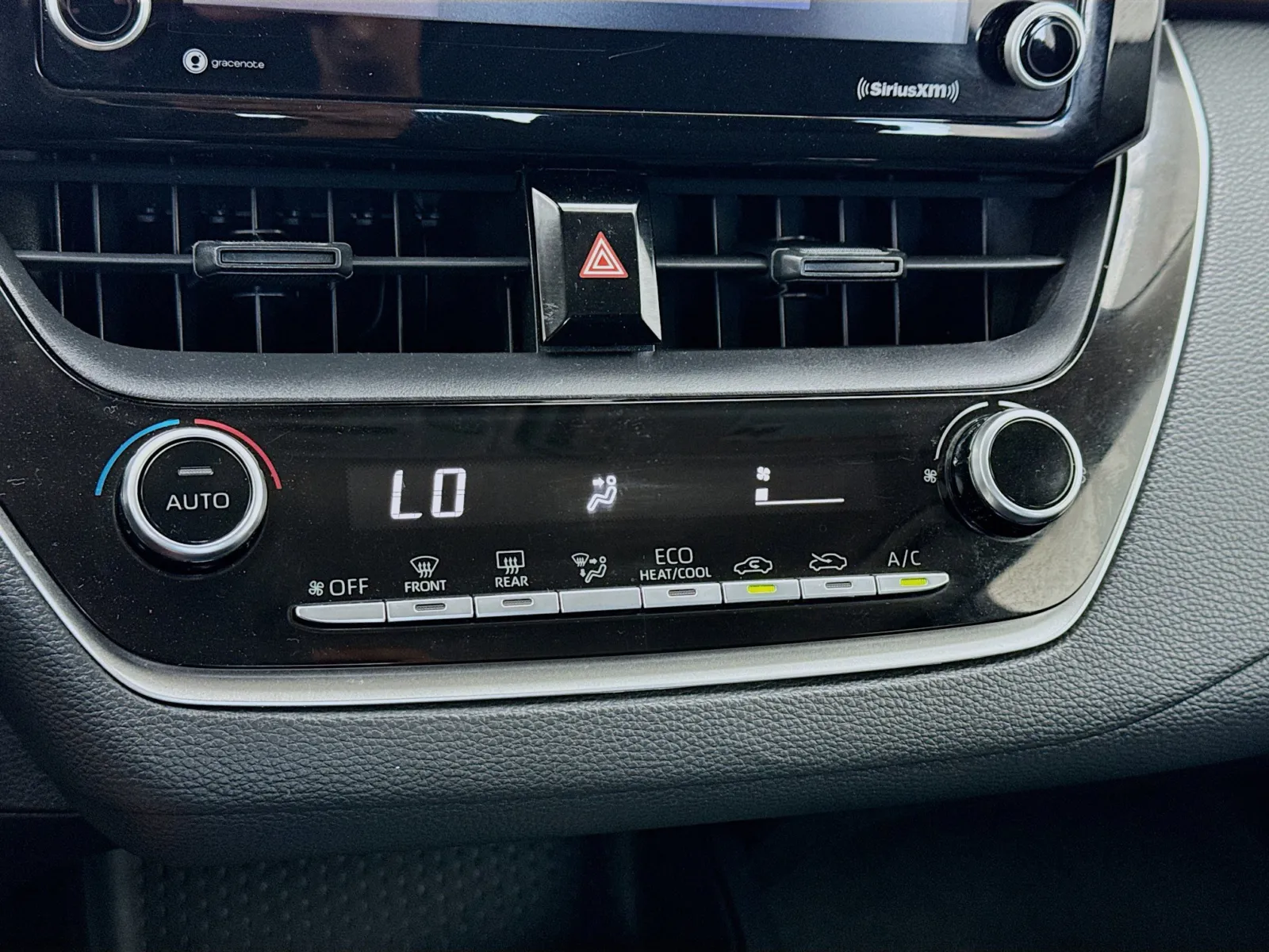 2022 Toyota Corolla LE - Photo 12