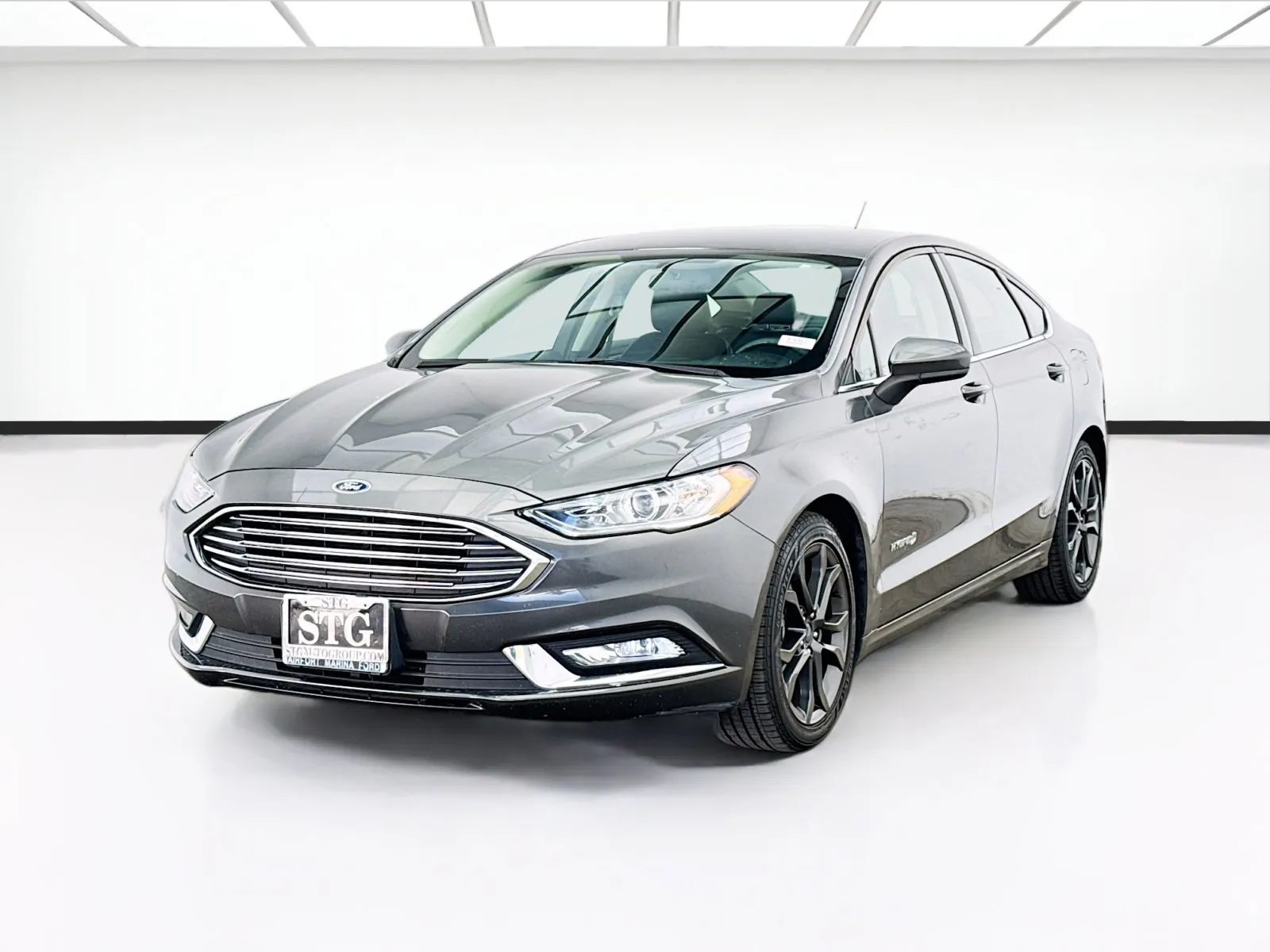 Gray 2018 Ford Fusion Hybrid SE for sale in Bellflower, CA
