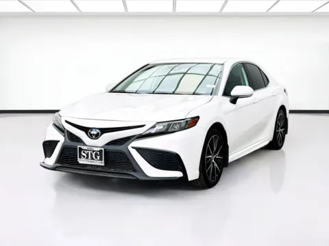 White 2024 Toyota Camry SE for sale in Bellflower, CA