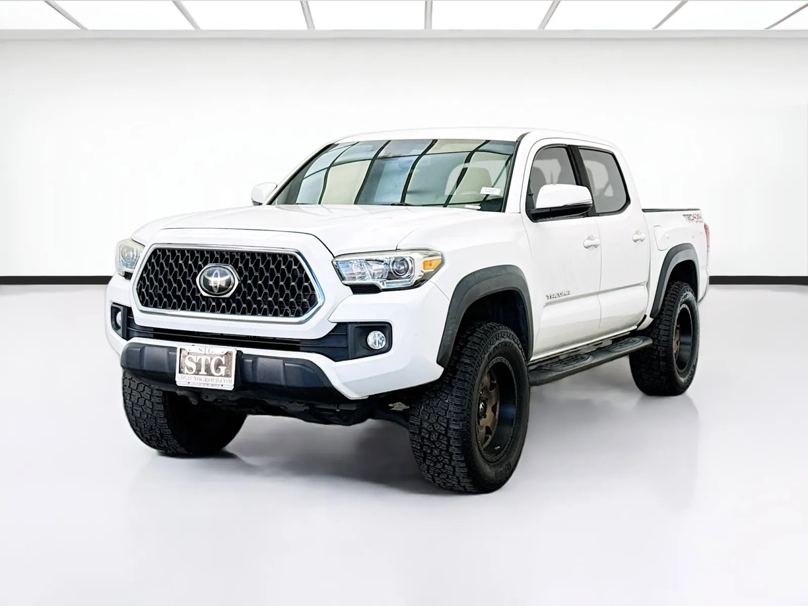 White 2019 Toyota Tacoma TRD Off-Road W/TECHNOLOGY PACKAGE V6 for sale in Bellflower, CA