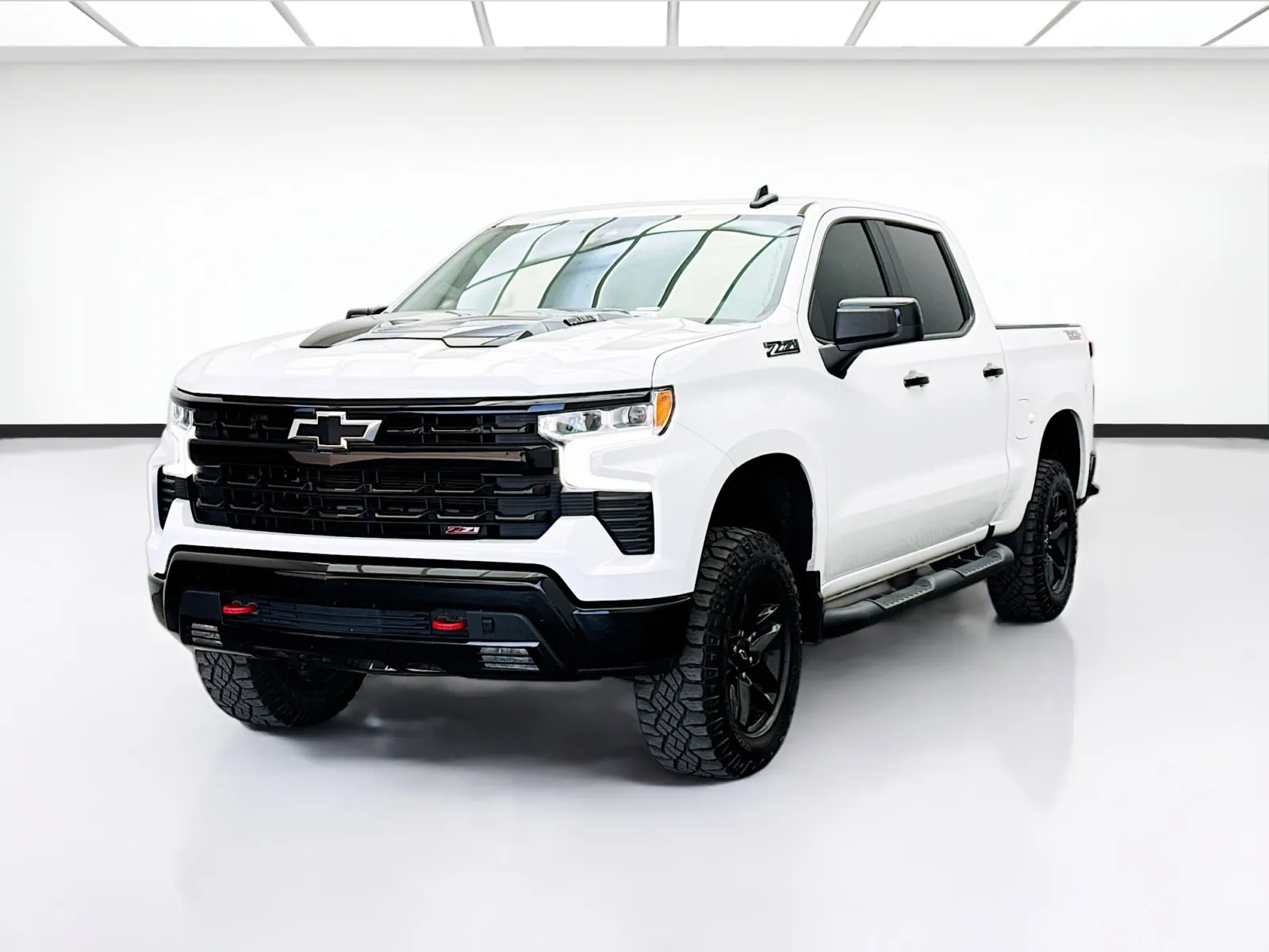 White 2023 Chevrolet Silverado 1500 LT Trail Boss for sale in Bellflower, CA