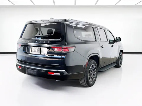 More photos of 2023 Jeep Wagoneer L Series II at STG Bellflower, CA