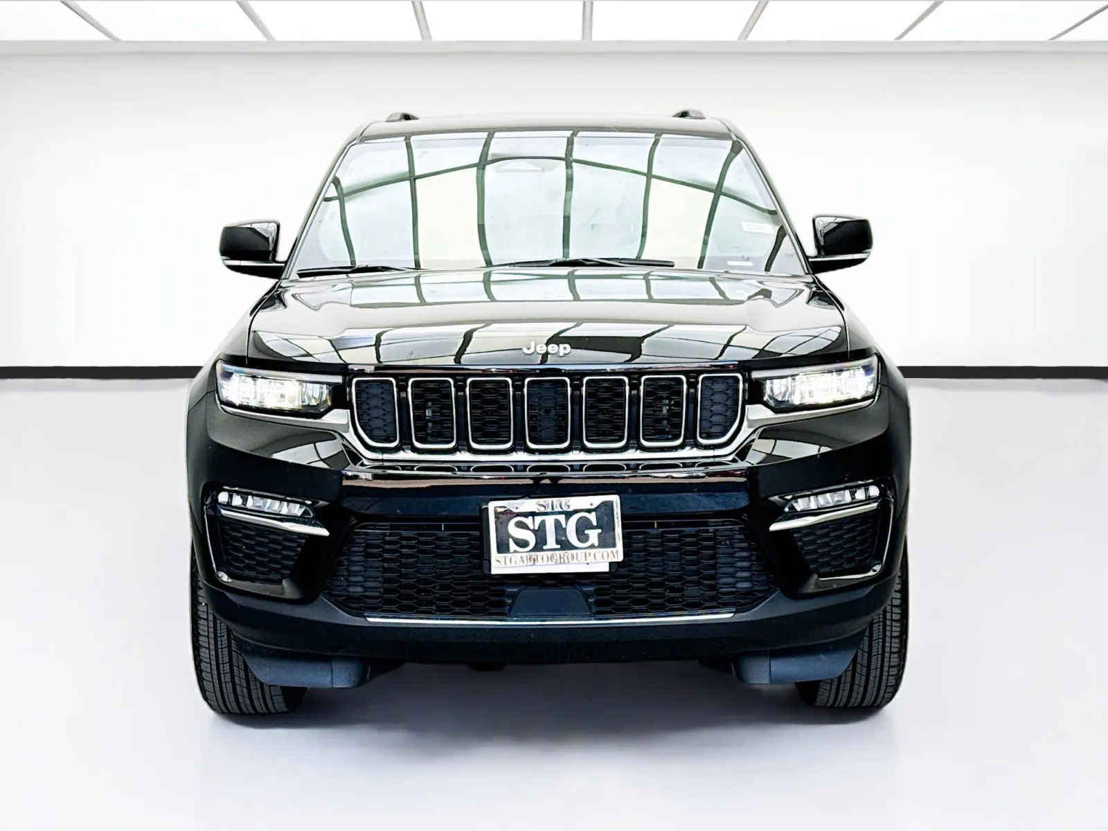 Jeep Grand Cherokee photo 2