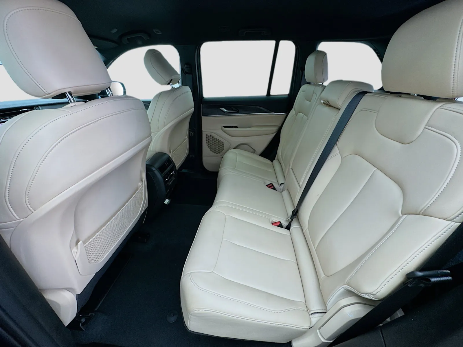 Jeep Grand Cherokee photo 15