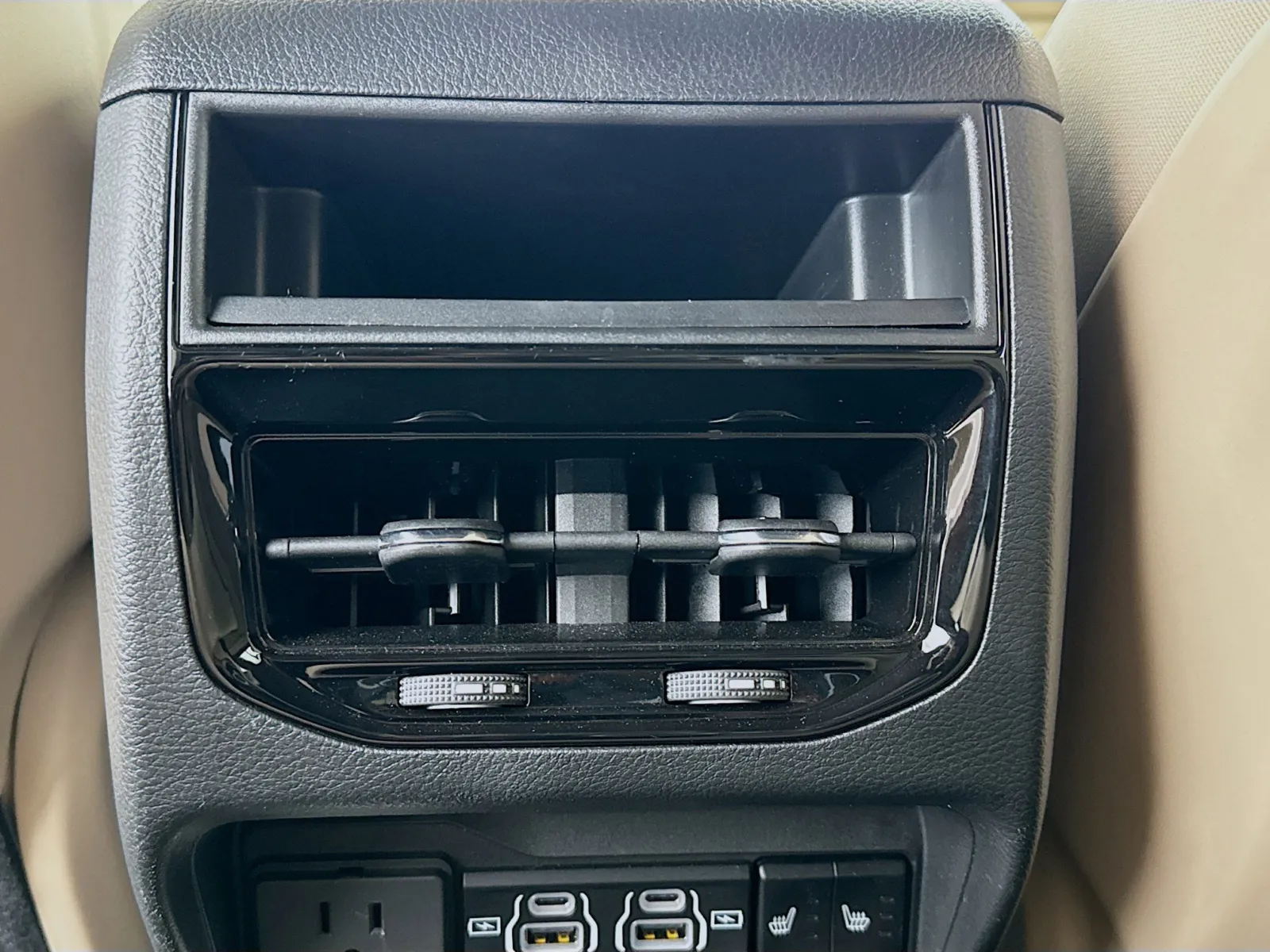 Jeep Grand Cherokee photo 17