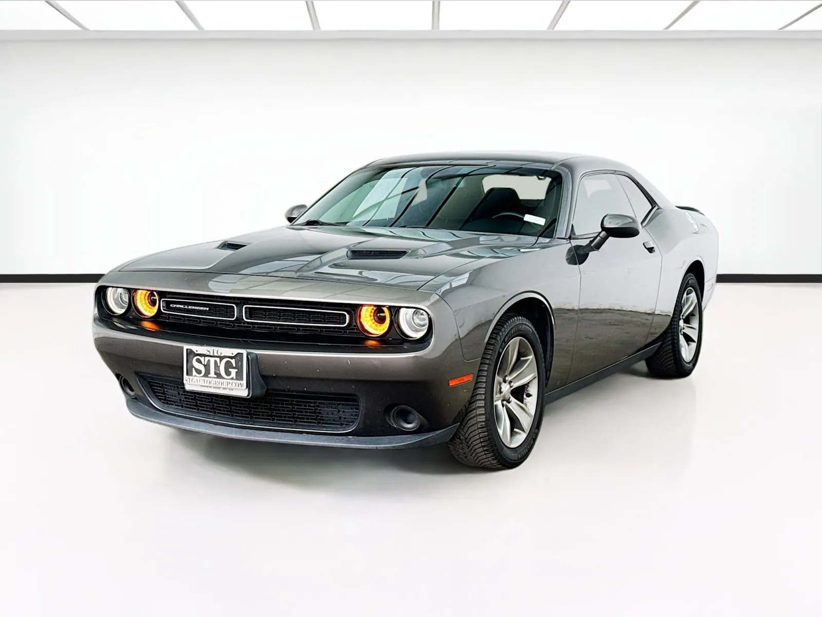 Gray 2019 Dodge Challenger SXT for sale in Bellflower, CA