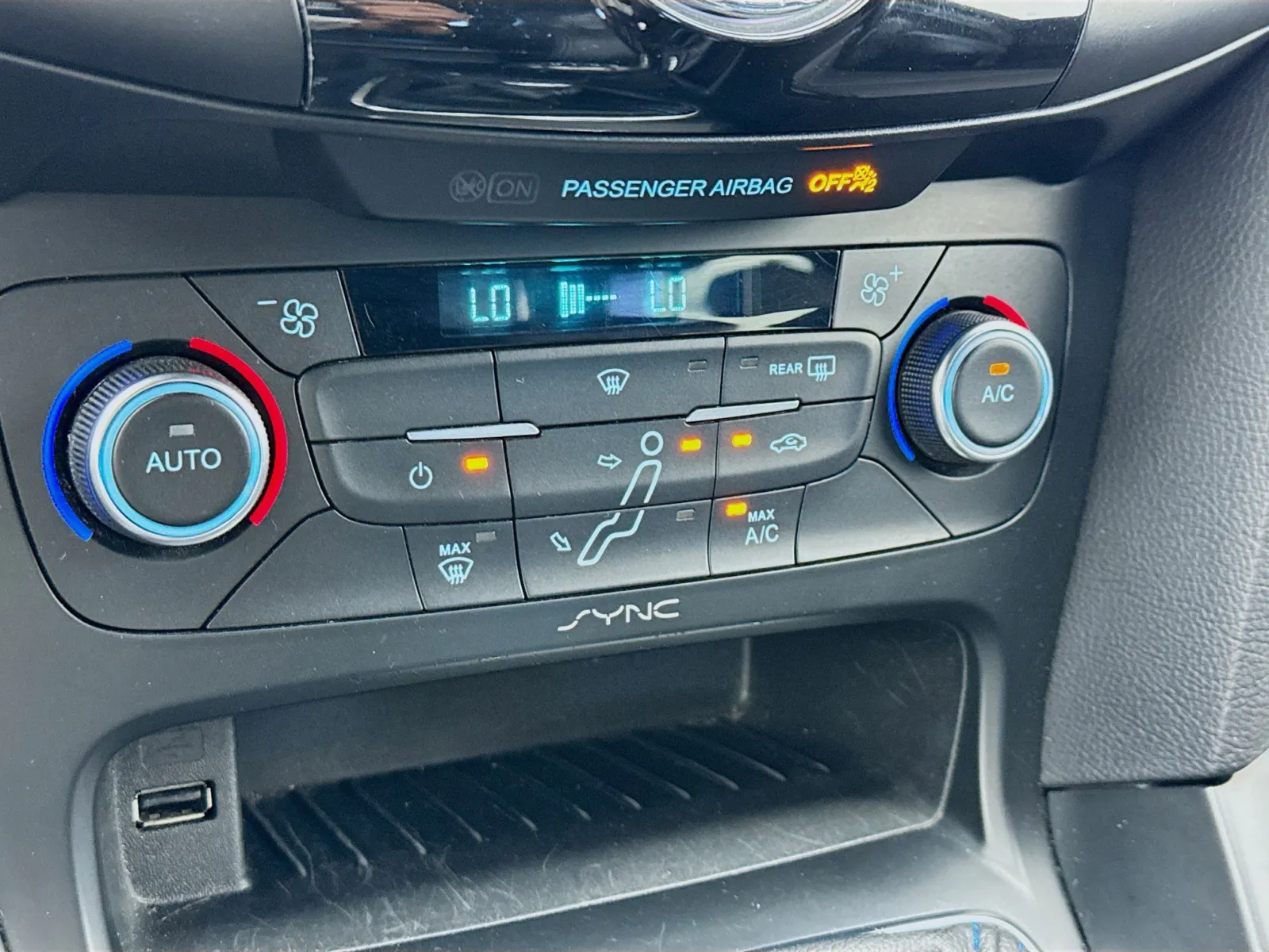 Ford Focus photo 12