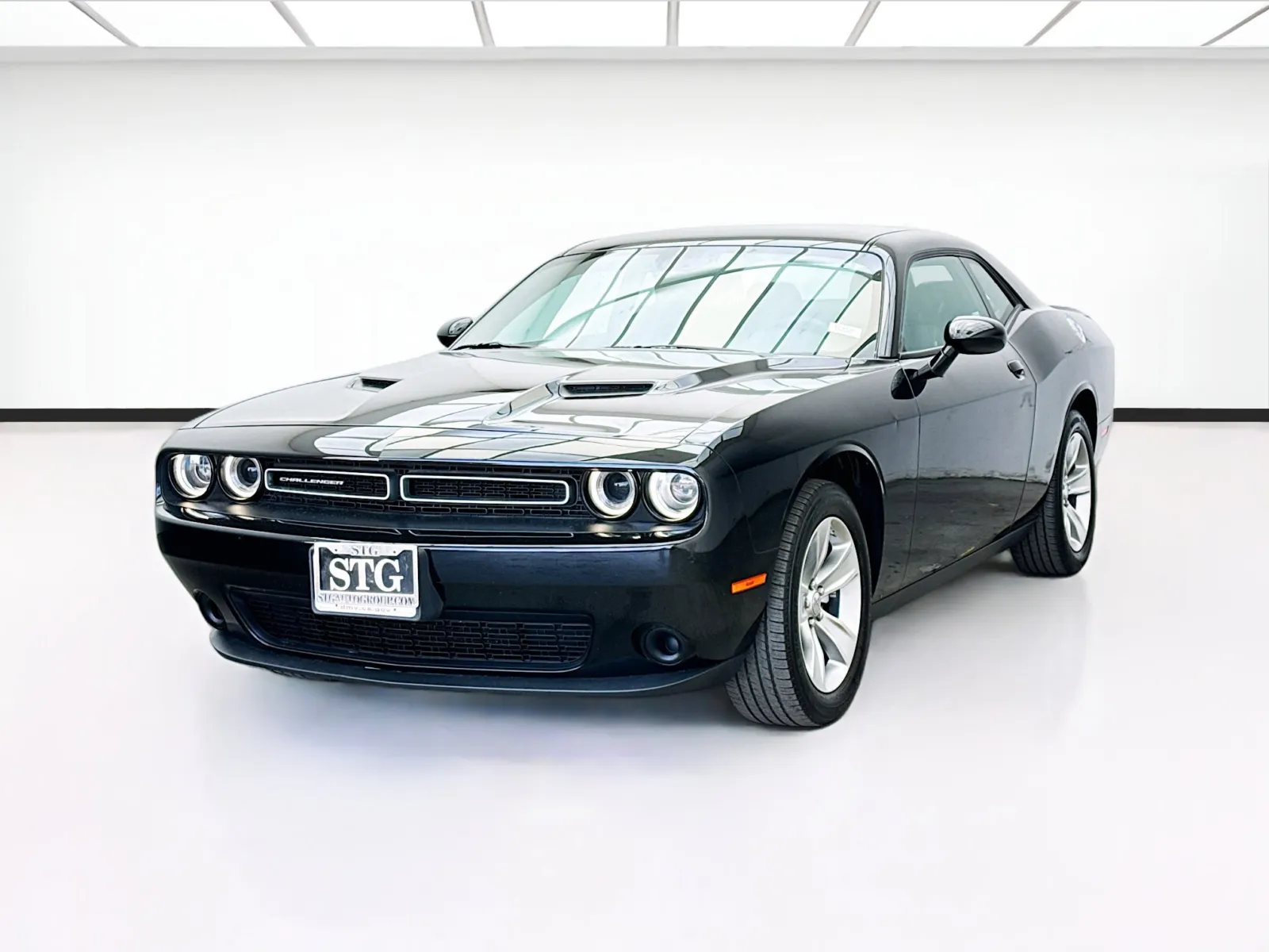 Black 2022 Dodge Challenger SXT for sale in Bellflower, CA