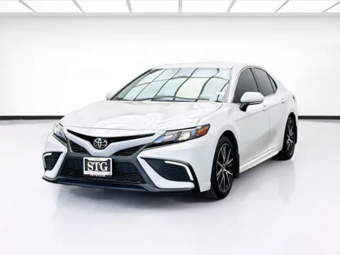 White 2023 Toyota Camry SE for sale in Bellflower, CA