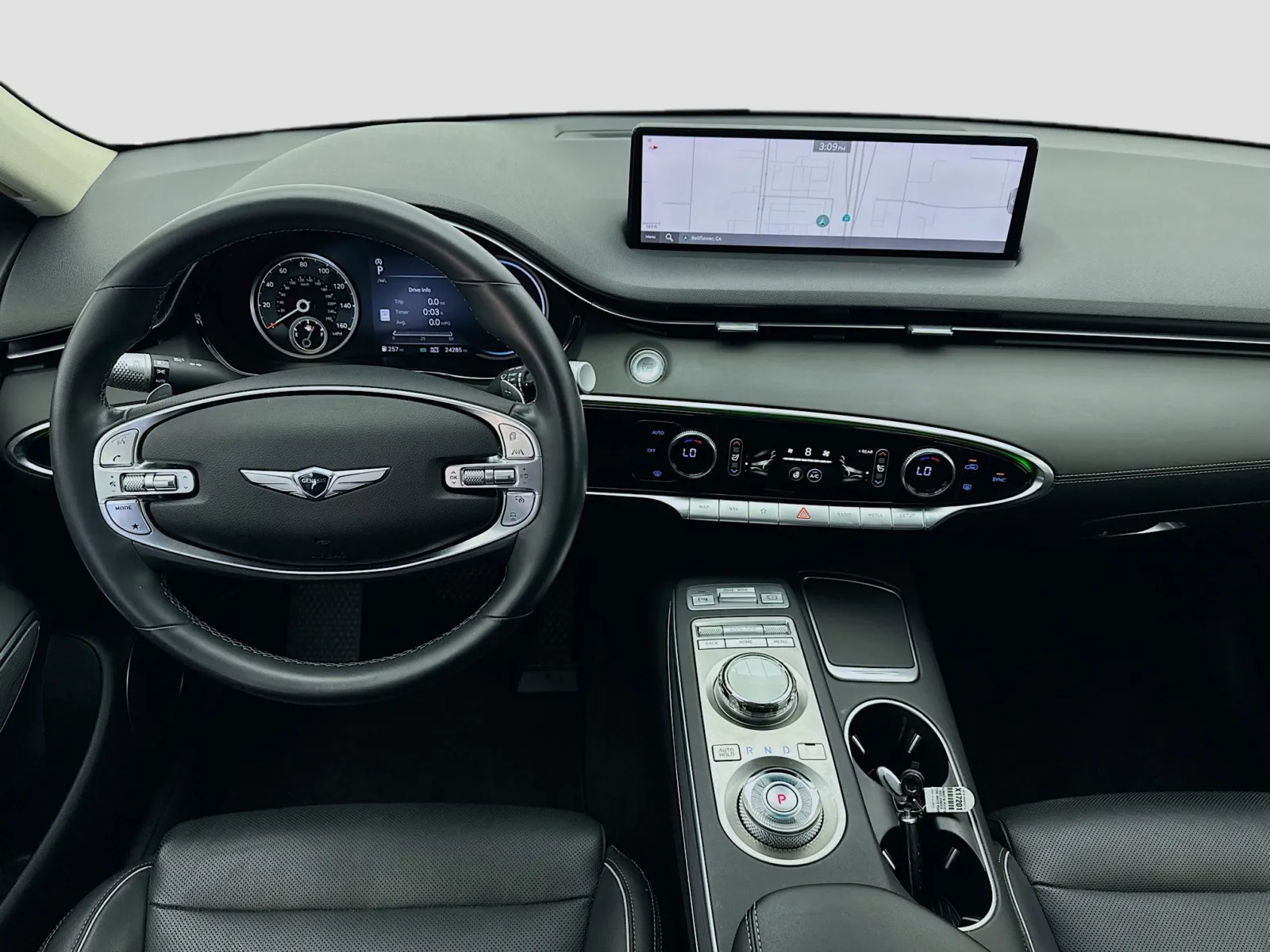 Genesis GV70 photo 15
