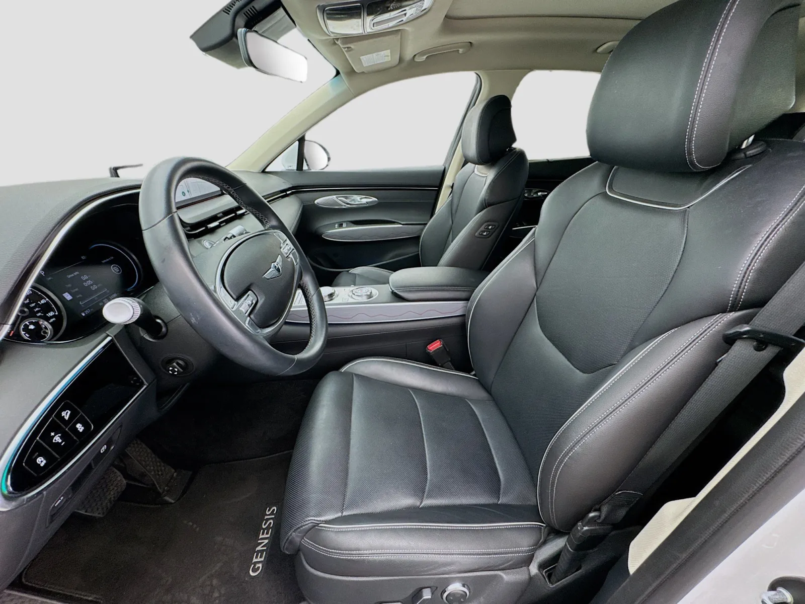 Genesis GV70 photo 13