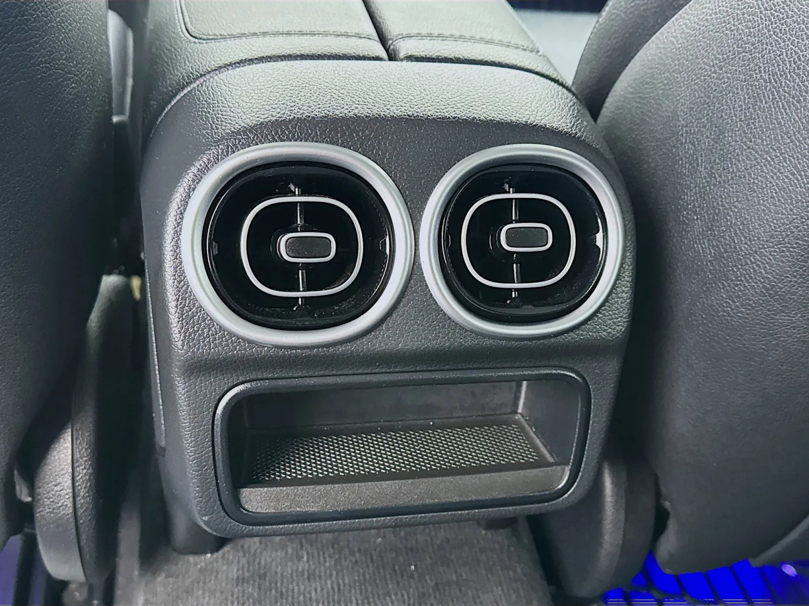 Mercedes-Benz C-Class photo 17