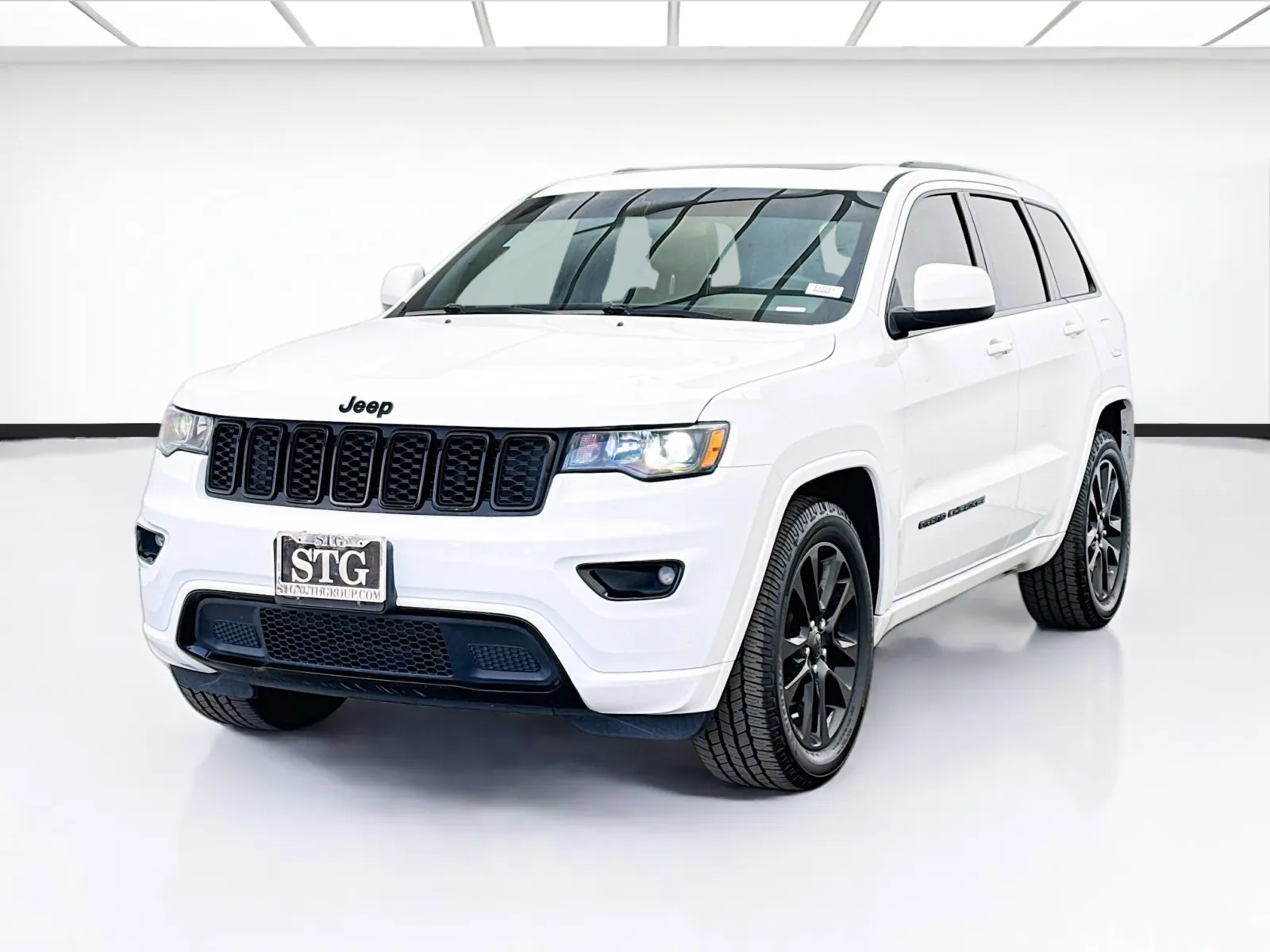 White 2019 Jeep Grand Cherokee Altitude for sale in Bellflower, CA