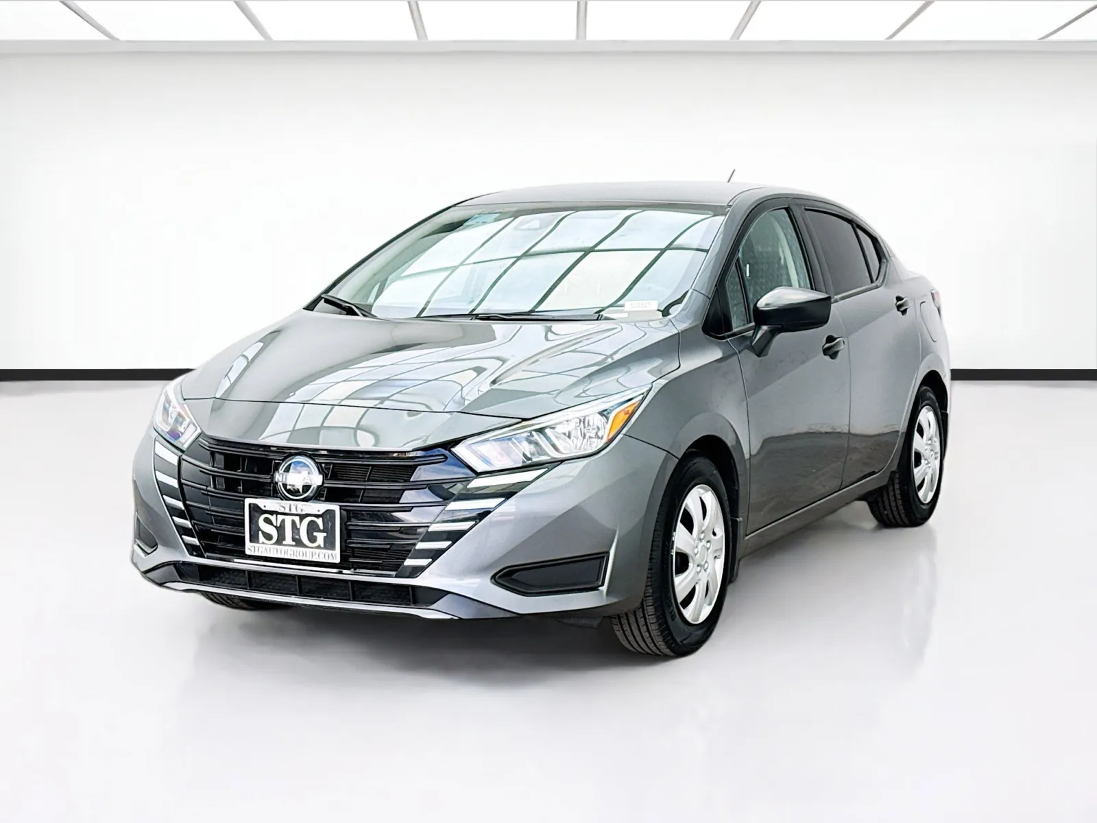2024 Nissan Versa 1.6 S CVT's photo