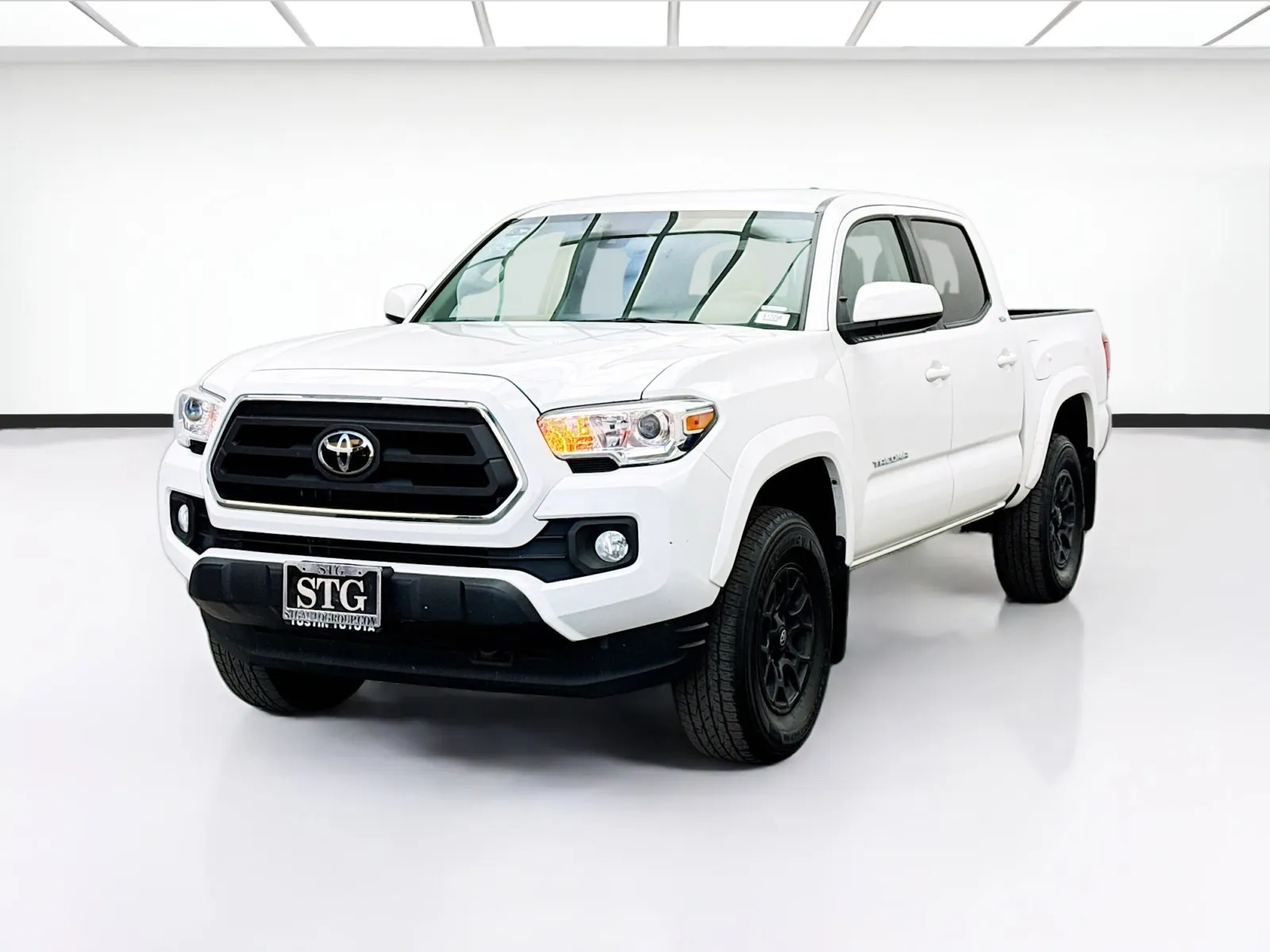 White 2022 Toyota Tacoma SR5 V6 for sale in Bellflower, CA